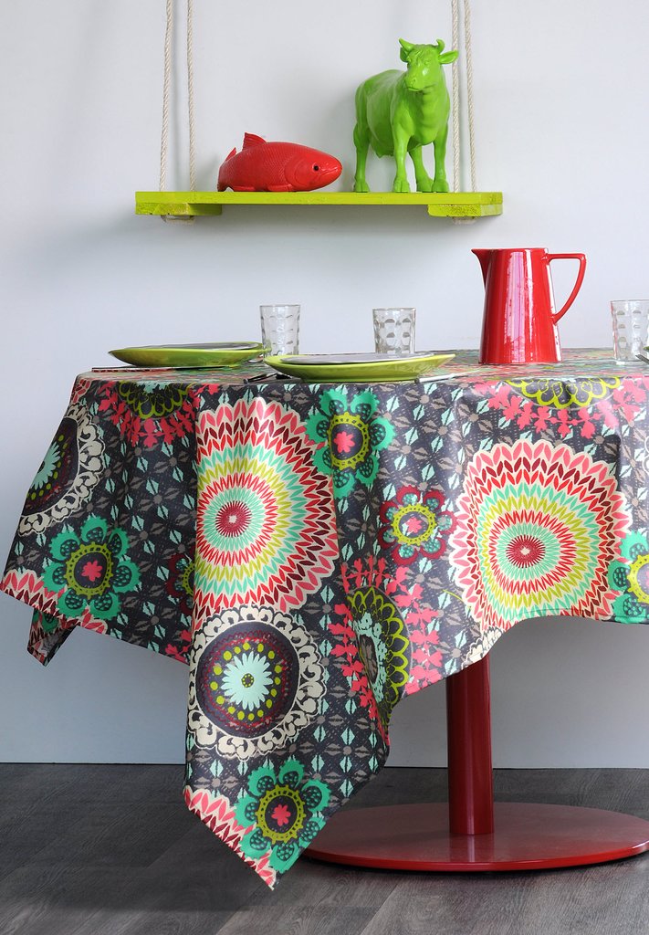 Nappe sur la photo du design de la table