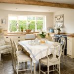 nappe sur la table pour les idées de décoration de cuisine
