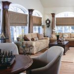 rideaux courts dans le salon