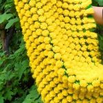 plaid jaune de pompons