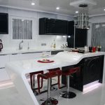 tulle pour la cuisine avec un bar