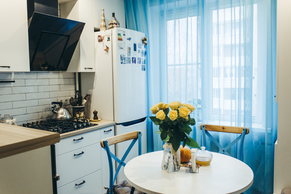 tulle de cuisine bleu