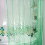 rideaux d'angle pour la salle de bain
