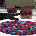 tapis fait de pompons faites-le vous même photo design