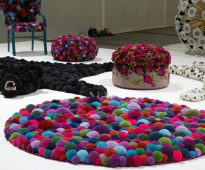 tapis fait de pompons faites-le vous même photo design