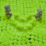 couverture de pompon avec des petits
