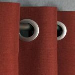 fixation des rideaux aux oeillets à oeillets