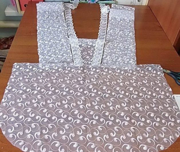 tablier guipure à la mode