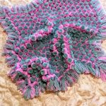 tapis de pompons gris rose