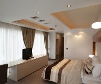 niche pour rideaux dans le plafond tendu