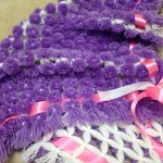 tapis de pompons à carreaux
