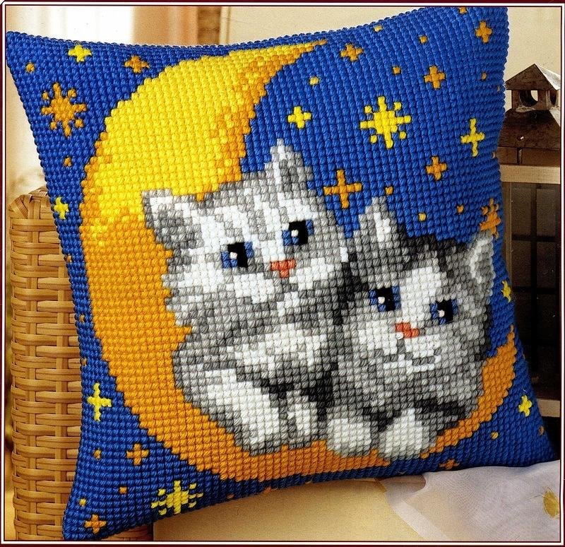 oreiller chatons cousus