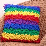 oreiller tapis de pompons