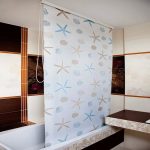 store dans la salle de bain