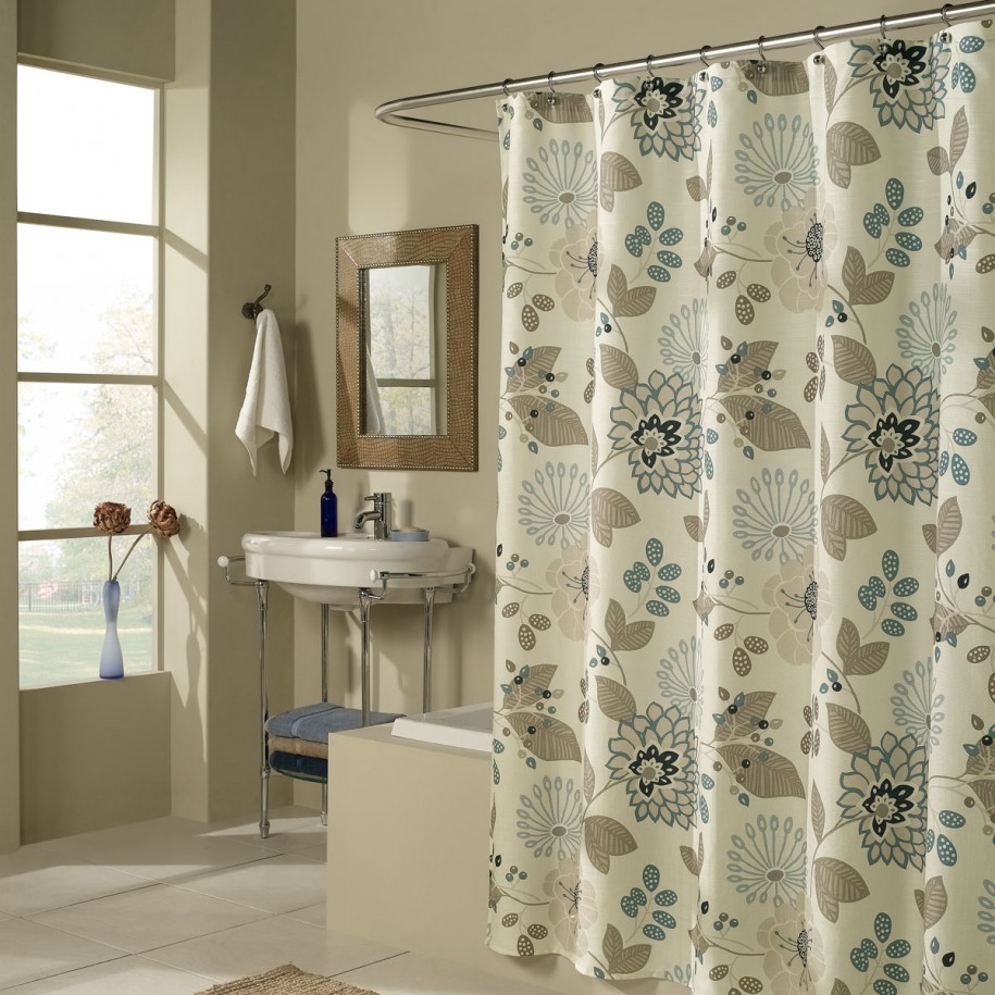 rideaux d'angle pour la salle de bain à l'intérieur