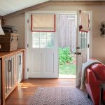 rideaux sur le décor de la porte