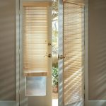 rideaux sur les espèces de décor de porte