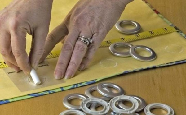 oeillets en plastique