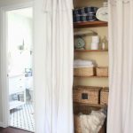 rideaux dans les idées intérieures du vestiaire