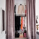 rideaux dans les idées intérieures du vestiaire