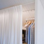 rideaux dans le vestiaire au lieu des idées de photo de la porte