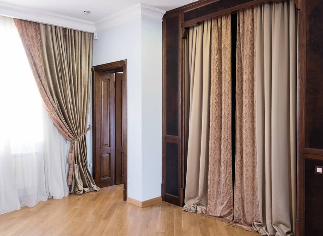 rideaux dans le vestiaire au lieu des portes