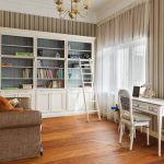 rideaux dans la chambre d'un garçon adolescent