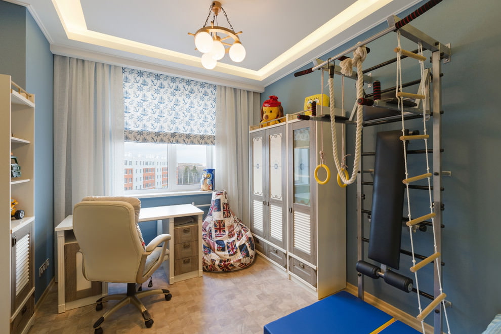 rideaux dans la chambre d'un garçon adolescent