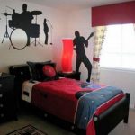 rideaux dans la chambre d'une photo de garçon adolescent