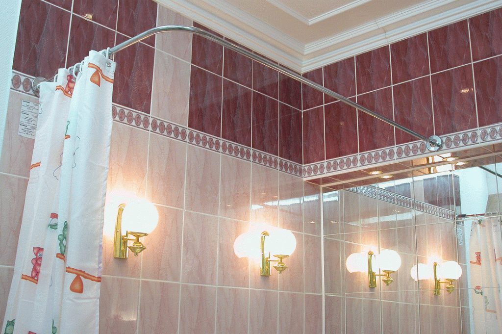 rideaux dans la salle de bain