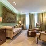 plafond suspendu et rideaux modernes