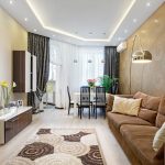 design d'intérieur de plafond suspendu et de rideaux