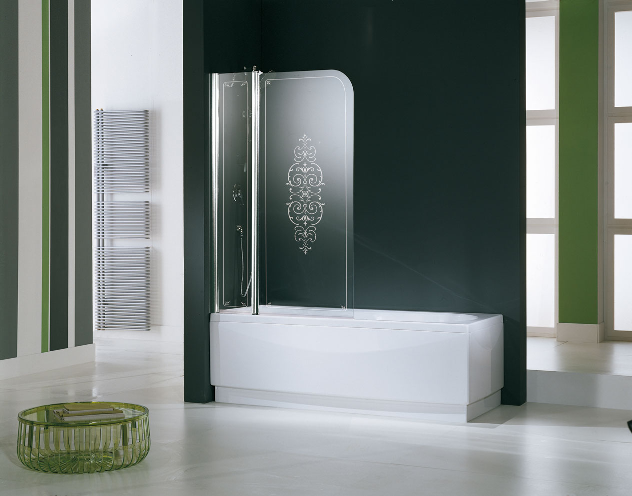 rideau de verre dans la salle de bain