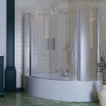 rideaux d'angle pour la salle de bain