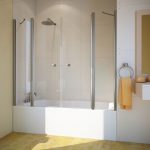 rideaux d'angle pour la salle de bain à l'intérieur