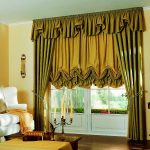rideaux courts dans le salon