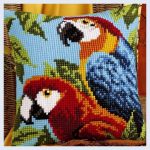 perroquets de broderie au point de croix